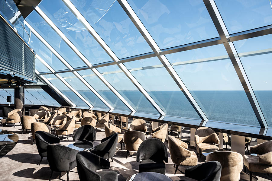 Yacht Club Top Sail Lounge