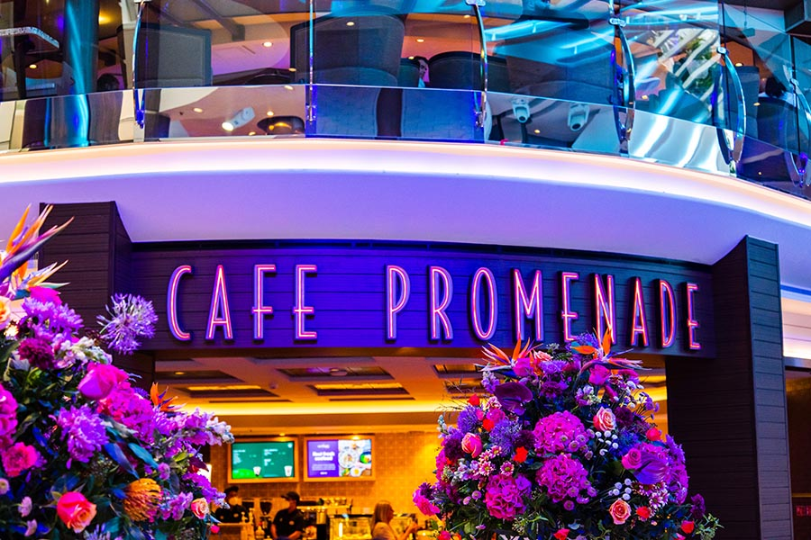 Cafe Promenade Wonder of the Seas